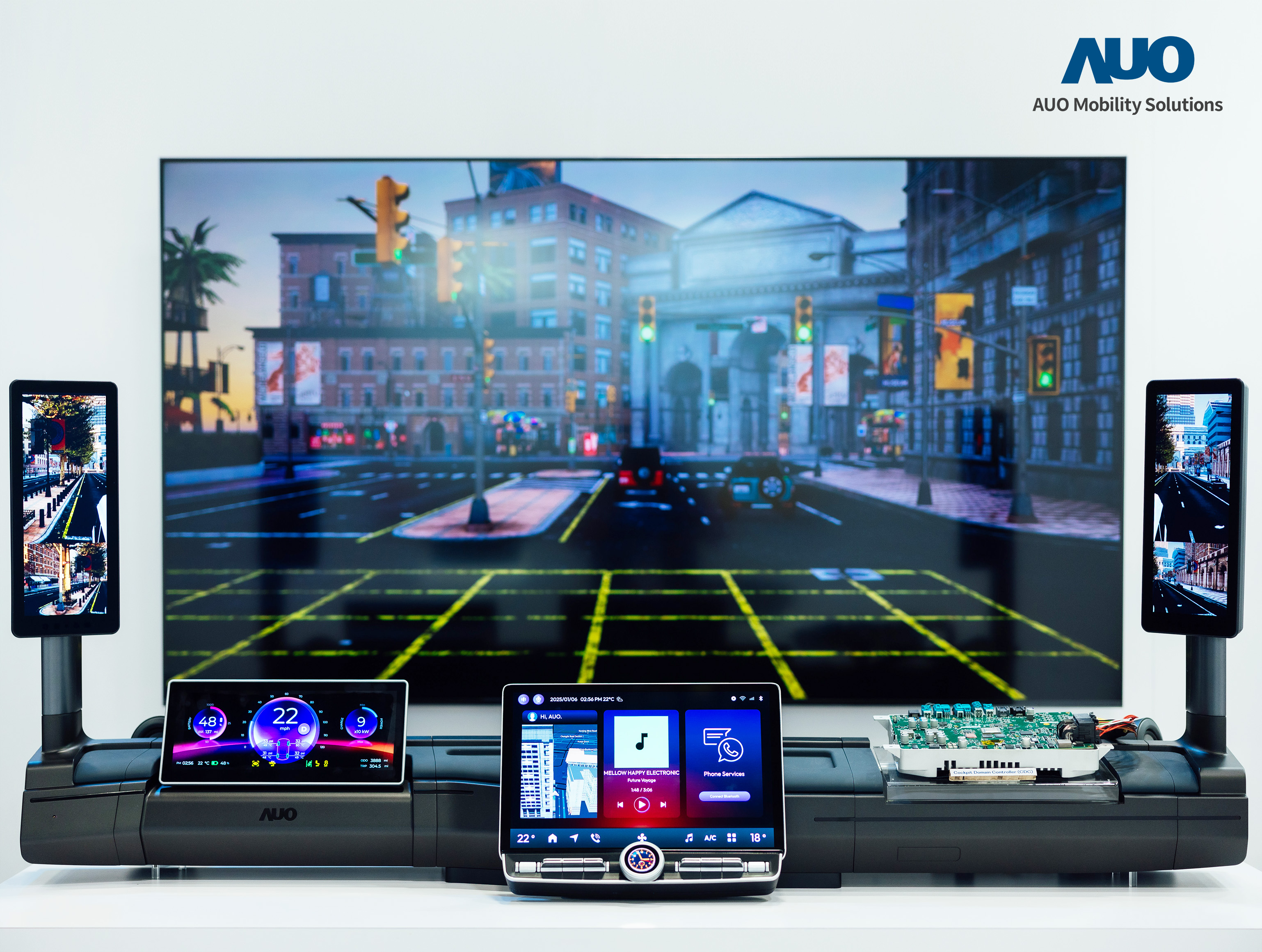 悟空体育智慧行动推出智慧座舱域控平台，支持CDC、分区架构并整合AI运算模块，提供智能体感与座舱互动功能，驱动个人化座舱功能全面升级。