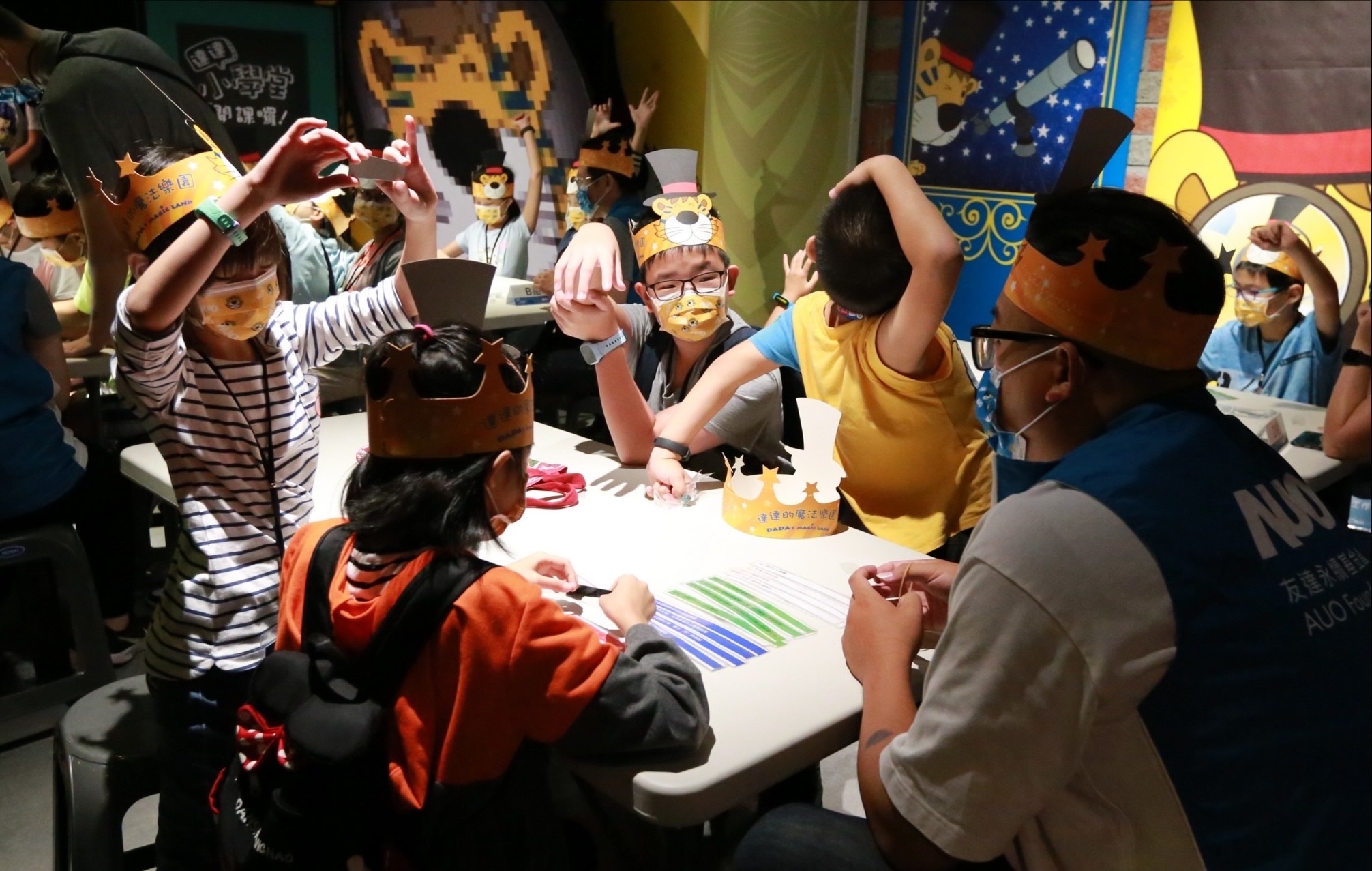 悟空体育以永续理念推动全人教育计划，内外结盟储备科普教育人才，荣获亚太永续行动奖社会共融面的金奖肯定