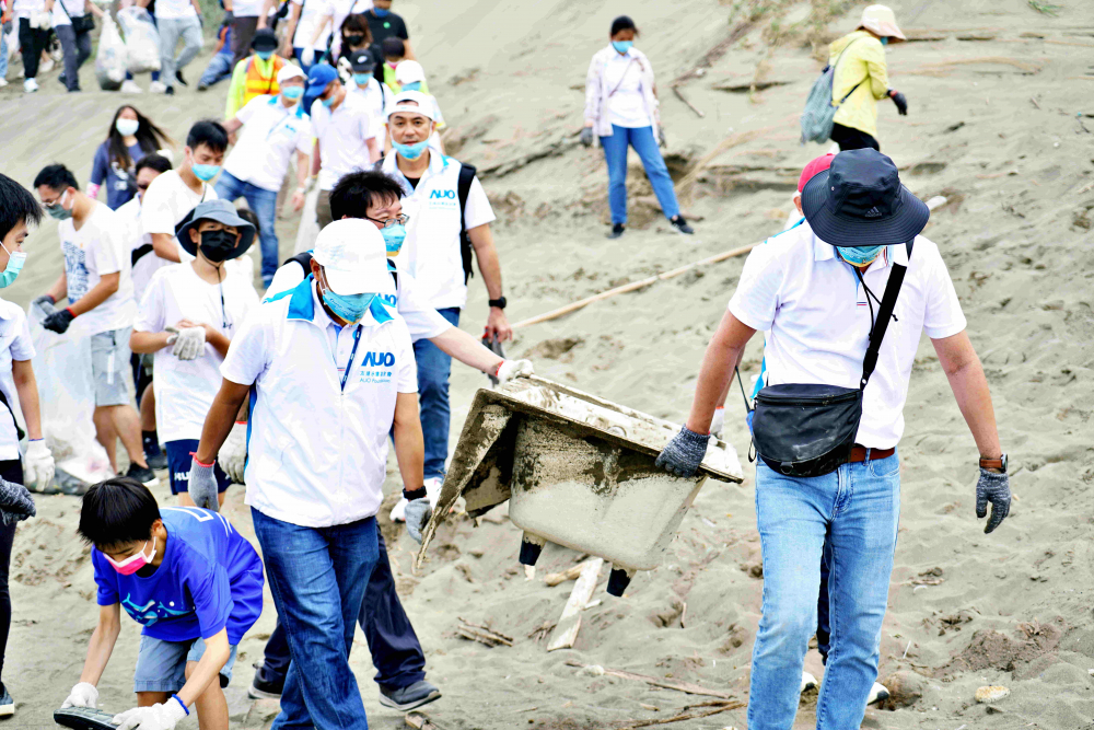 友達永續基金會2022 Ocean Party活動，與桃園市政府環保局、海湧工作室、觀音樹林里社區多方合作，一同手護台灣藍色海岸