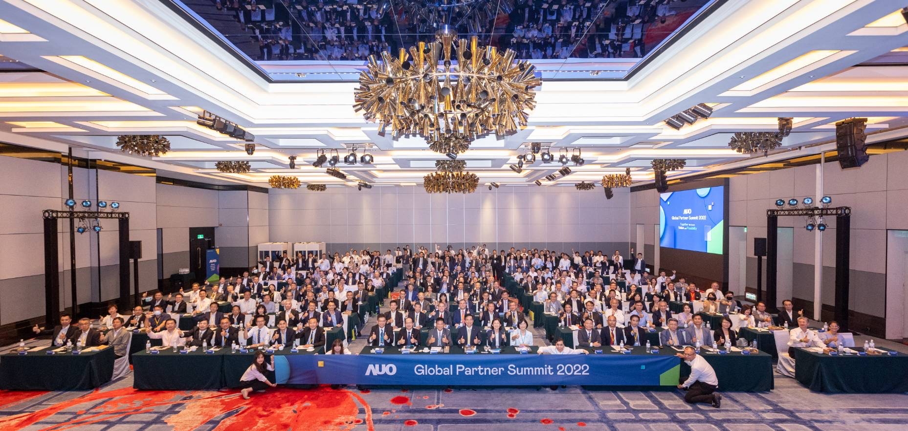 友達推動「安心、創新、用心、同心、盡心」五星職旅，為菲籍員工打造全方位照護，首度贏得「人權實踐與發展領袖獎」殊榮