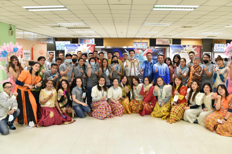 友達推動「安心、創新、用心、同心、盡心」五星職旅，為菲籍員工打造全方位照護，首度贏得「人權實踐與發展領袖獎」殊榮