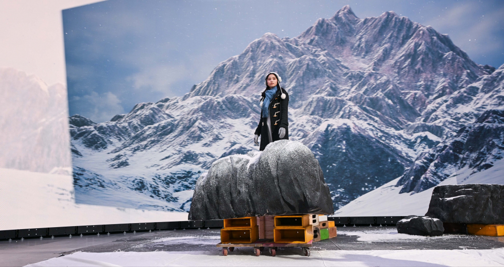 友達顯示屏專業調校技術與專案安裝經驗，使顯示屏呈現創作者想表達的精緻內容，讓表演者有沉浸式臨場感使演出逼真