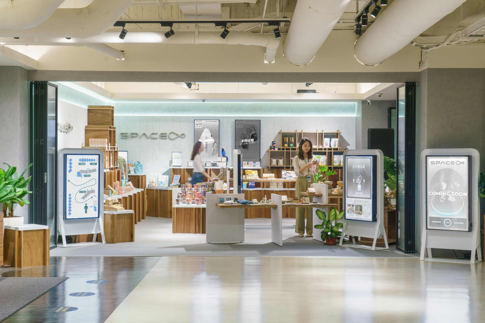 悟空体育打造永续选物商店，展示社企及社创商品，结合创利空间所开发的智能零售系统，整合多元产品信息，让无人商店扮演公益行动的推手