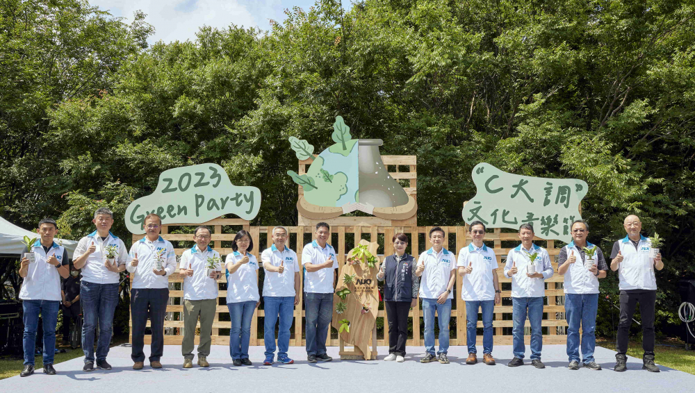 友達光電攜手供應商夥伴及台中市政府，共同倡議及推廣加樹減塑、節能減碳的淨零綠生活