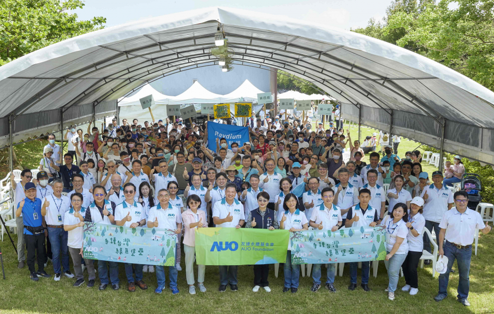 友達永續基金會號召企業志工、在地鄰里、產官學和供應商夥伴齊聚一堂，攜手植樹護樹，以行動實踐對環境友善的承諾