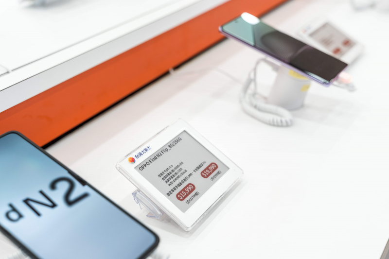 台灣大哥大導入創利空間ELSA電子價格牌系統，減少紙本印製與裁切，亦能即時調整產品價格及庫存標示