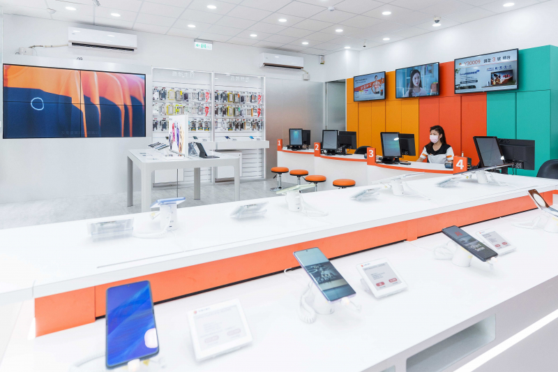 創利空間智慧零售軟硬整合方案，協助台灣大哥大門市完成數位內容行銷系統的佈建，打造全新世代的數位服務據點