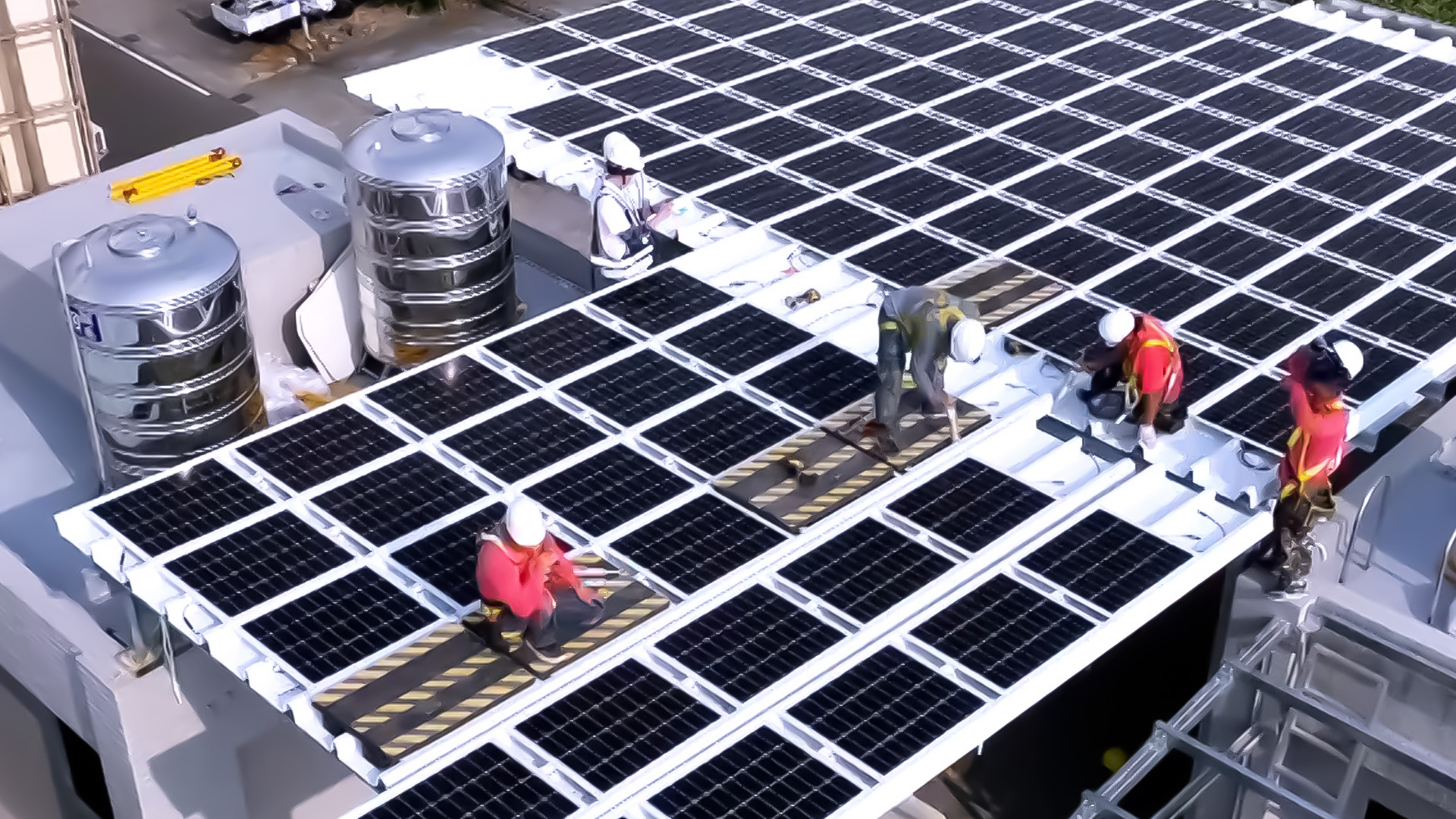 悟空体育着力于替代能源之技术研发，如光电浪板的相关制程、设备与产品，其中所开发之光电整合型浪板，减少传统金属支架安装，更提升耐候度，可广泛运用于多元场域，并辅助建筑达到净零碳排目标