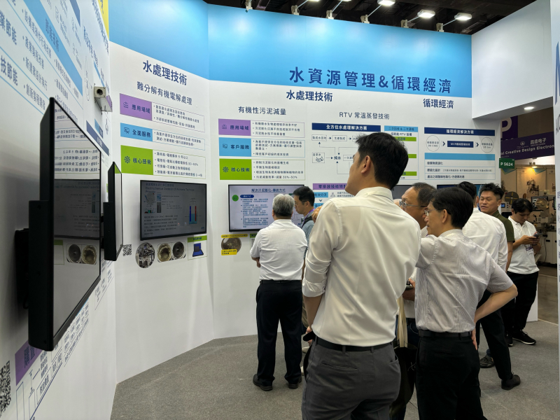 友達以深厚的智慧製造經驗發展永續戰略，積極延伸價值鏈，轉化成可供外界使用的綠色智慧服務，進軍SEMICON Taiwan 2024，提供半導體產業鏈打造AI世代的永續即戰力。