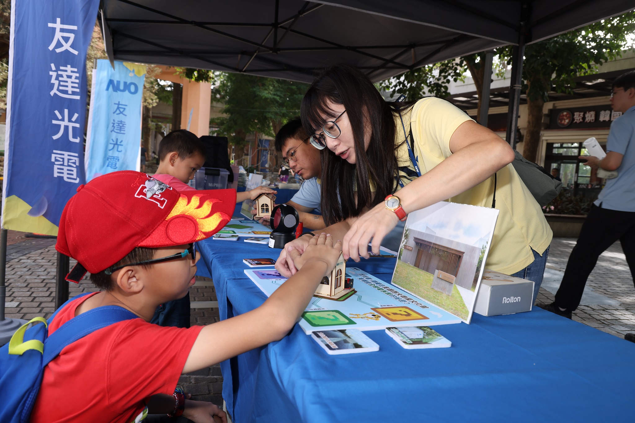 友達投入永續素養教育多年，從自身的環境教育場域走入校園、各式活動現場，合作夥伴亦擴及到NGO、公部門與供應鏈，豐碩成果獲「社會共融領袖獎」