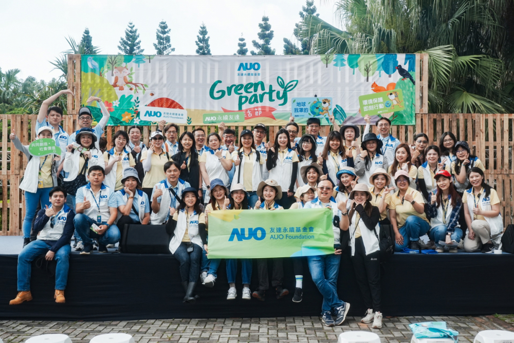 友達積極推動低碳轉型、節能減碳與減塑行動，落實環境承諾與社會責任，榮獲「台灣百大永續典範企業獎」