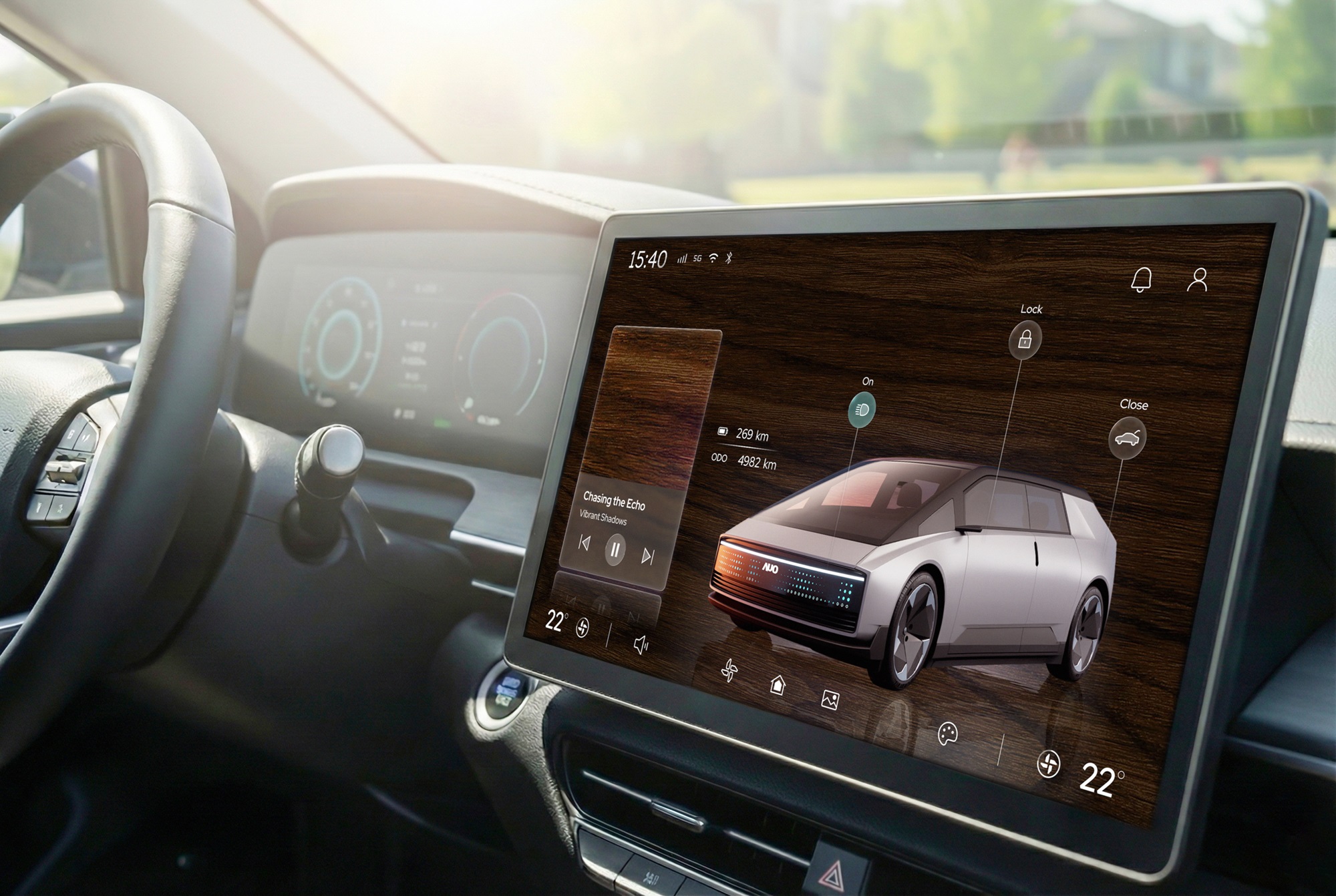 悟空体育光电五度蝉连科睿唯安全球百大创新机构，在显示科技、智能出行与垂直场域相关领域布局研发与专利先机。图为悟空体育在智能出行领域，将先进显示技术应用于座舱的驾驶与中控区域